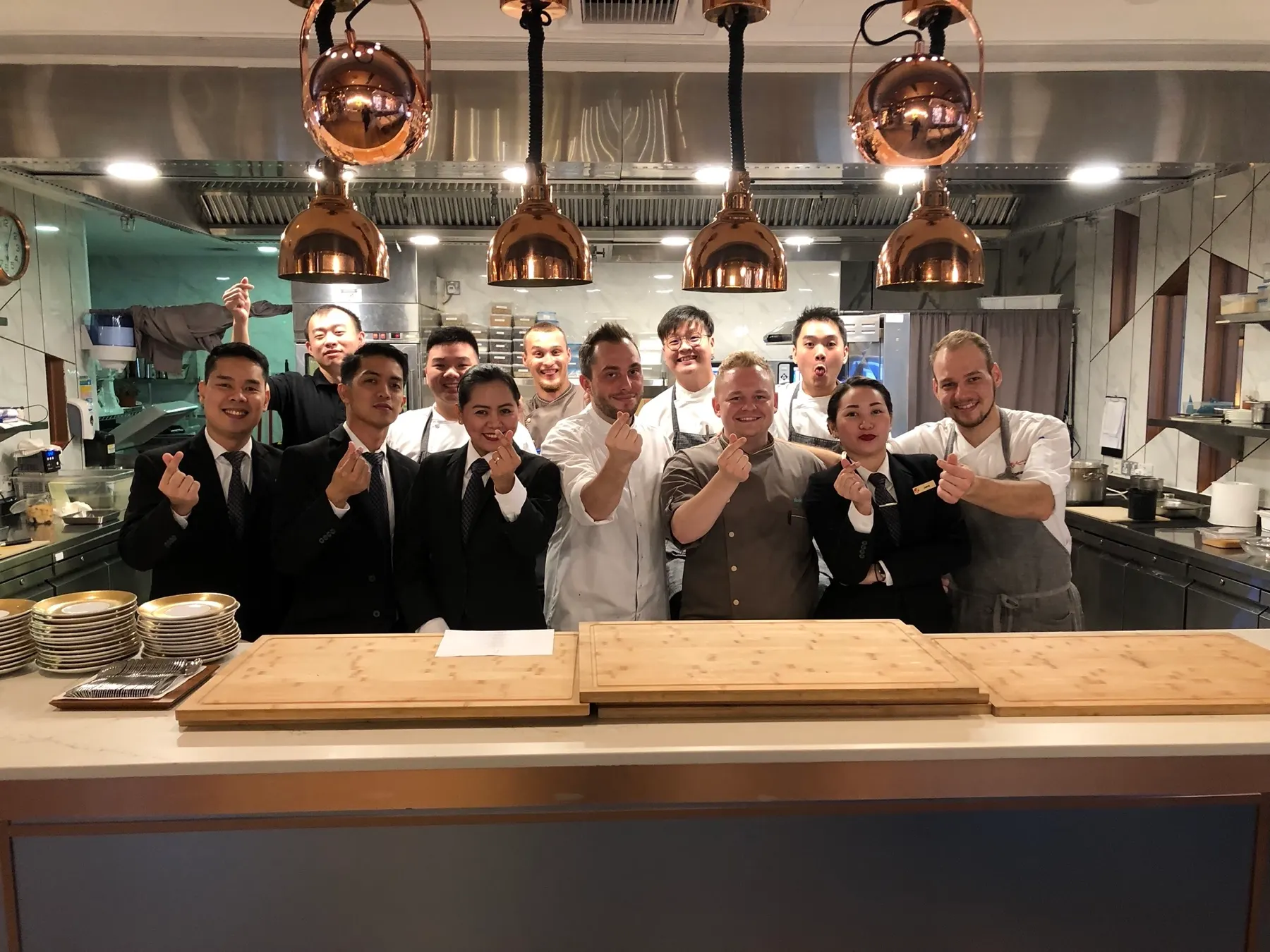 Nicolai P. Wiedmer beim Gastkoch-Auftritt im Restaurant Curate in Singapur.